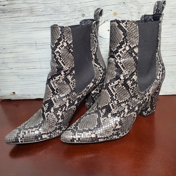 Steve Madden "Subtle" Snake Pointed Toe Chelsea Ankle Boot, 10, Black/Gray/Cream - Picture 2 of 9